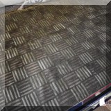 R106. Wool and silk rug. Approx. 5' x 8'